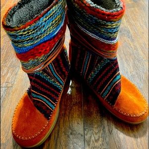 Tom’s moccasin boots